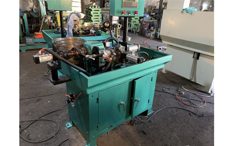 如何選擇適合自己生產(chǎn)需求的自動儀表車床？